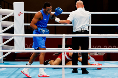 Boxeador romanense Euri Cedeño avanza a cuartos de final en las olimpiadas de Tokio
