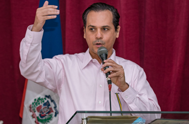 Senador Ivan Silva gradúa 28 egresados del programa Juventud Prende y Emprende en La Romana