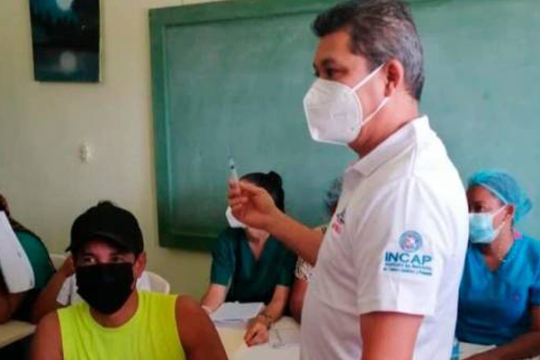 Vacunan 800 presos contra el COVID-19 en El Seibo