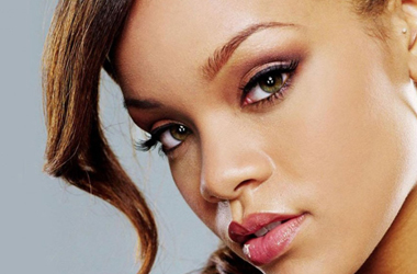Según Forbes Rihanna es la cantante femenina más rica del planeta