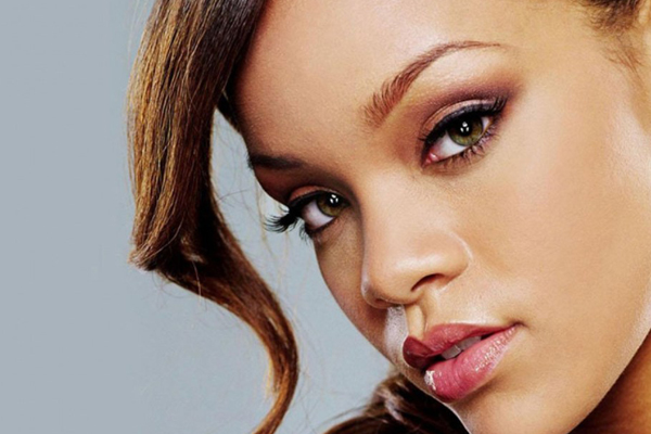 Según Forbes Rihanna es la cantante femenina más rica del planeta