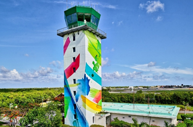 Artista alemana convierte Torre Control Aeropuerto Punta Cana en obra de arte