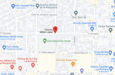 Moradores de la Calle Tiburcio Millan López en La Romana se quejan por obstrucción en las aceras