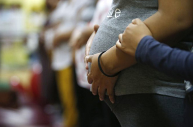 Presunta negligencia médica causa muerte de dos hermanas embarazadas en La Romana