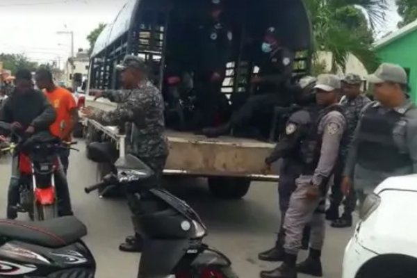 Policía Nacional realiza operativo para frenar atracos en La Romana