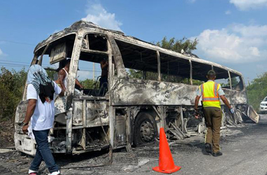 Se incendia Autobús en autovía del Este, próximo a La Romana