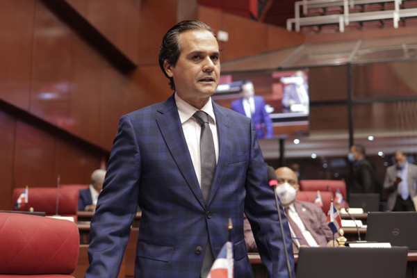 Senador Iván Silva denuncia amenazan con eliminar Programa de Tratamiento de Cáncer