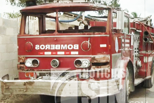 Residentes de La Romana expresan preocupación por deterioro de camión de bomberos