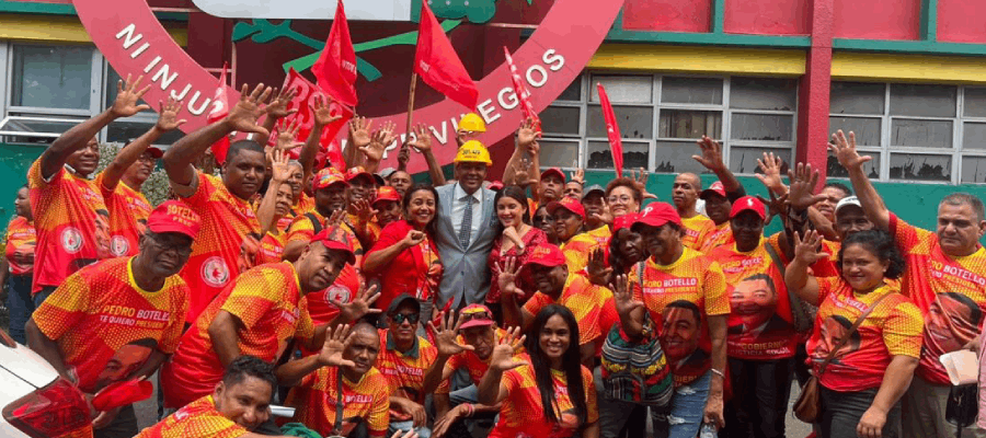 Pedro Botello inscribe candidatura presidencial por el PRSC