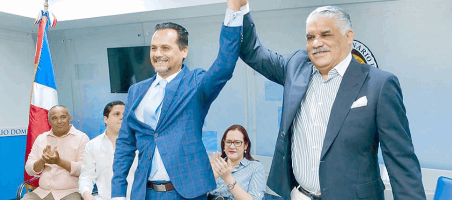 Senador Iván Silva se va del PRM al PRD con promesa “del cielo como techo”