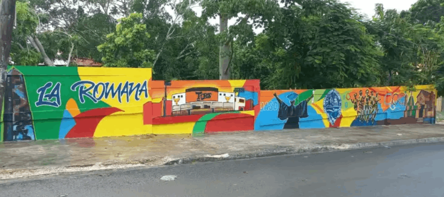 Centro UASD-La Romana devela mural que promueve la identidad cultural de esta provincia
