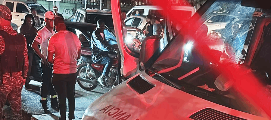 Chocan a una ambulancia que se dirigía a asistir una emergencia en La Romana