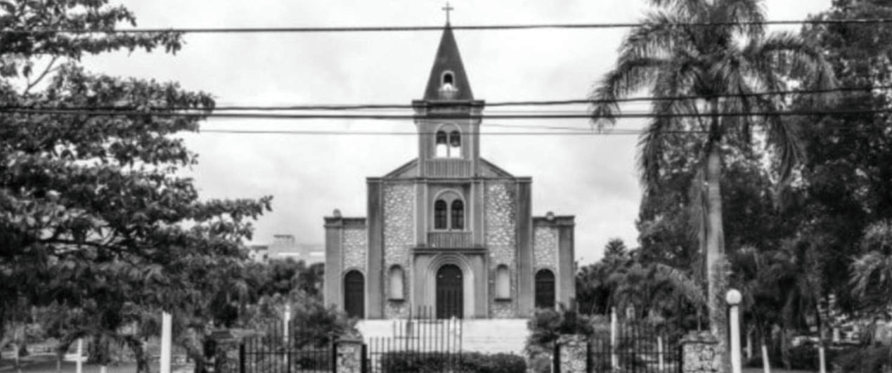 Dos Épocas, Un Mismo Lugar La Transformación de La Iglesia Santa Rosa de Lima a lo Largo de los Años