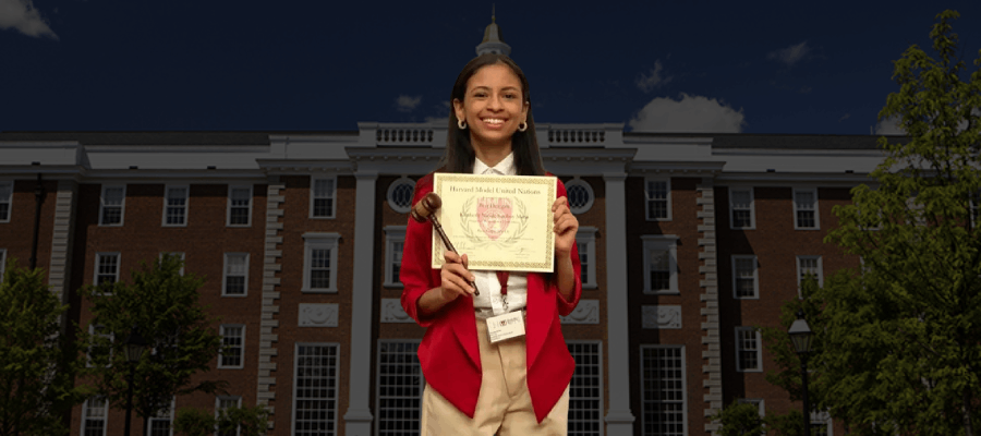 Estudiante Dominicana es Reconocida en el Modelo de Naciones Unidas de Harvard para Secundaria